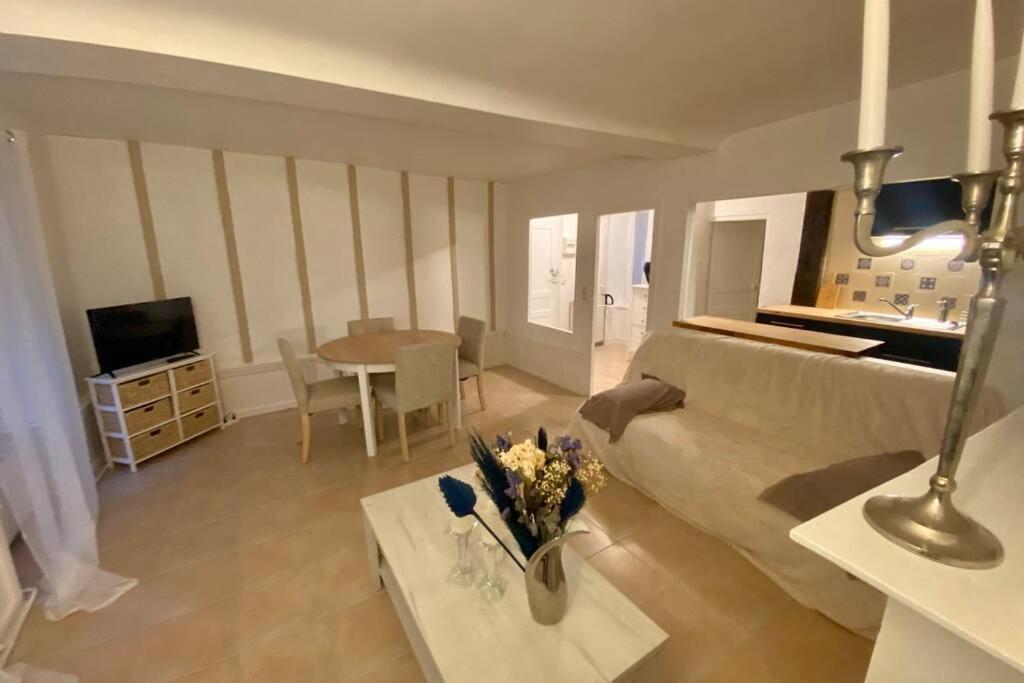 La Reine Apartamento Avranches Exterior foto